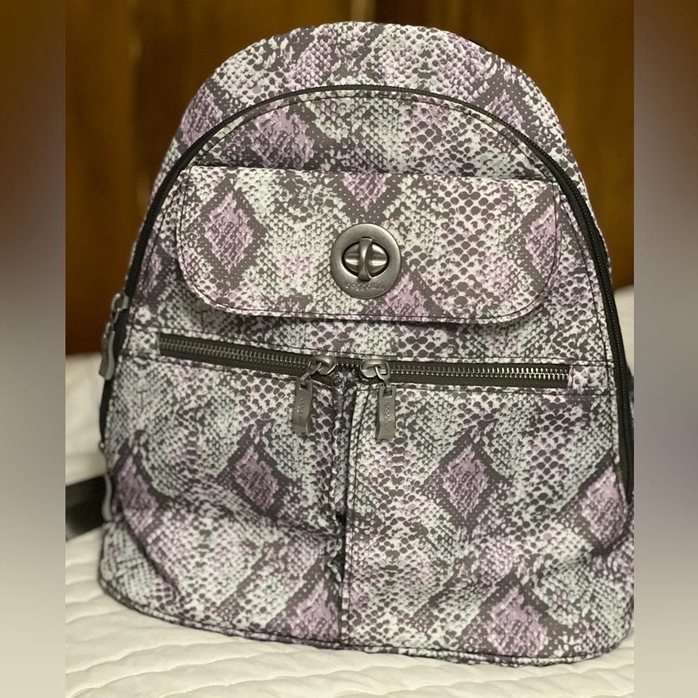 Baggalini backpack -never carried